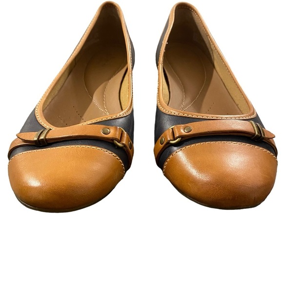 Clarks Henderson Bird Leather Flats - Picture 3 of 10